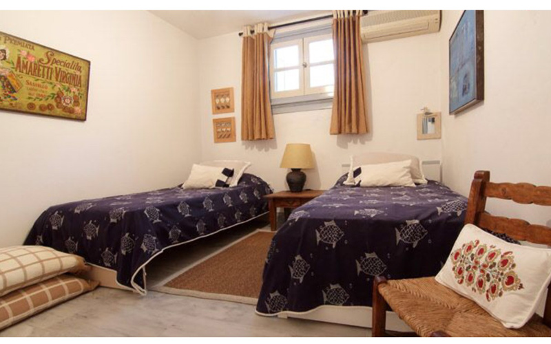 twin bedroom
