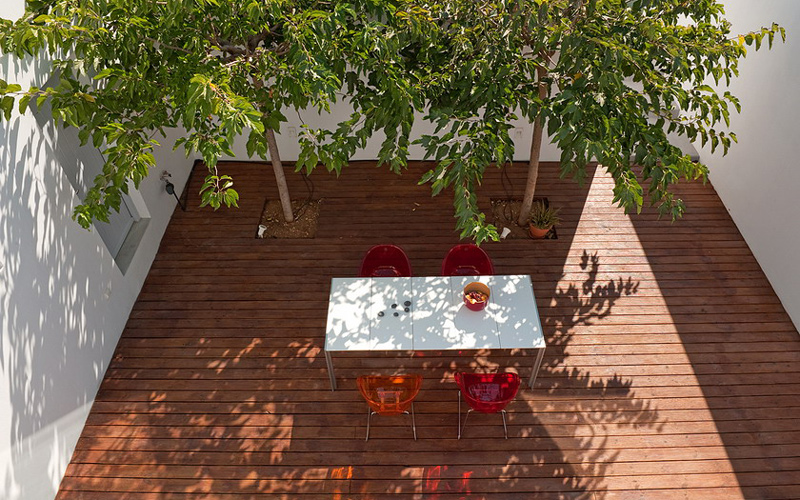 outdoors dining area