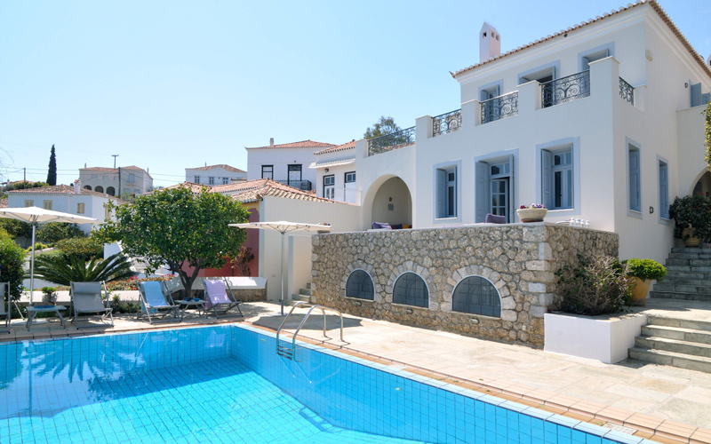 villa with pool area