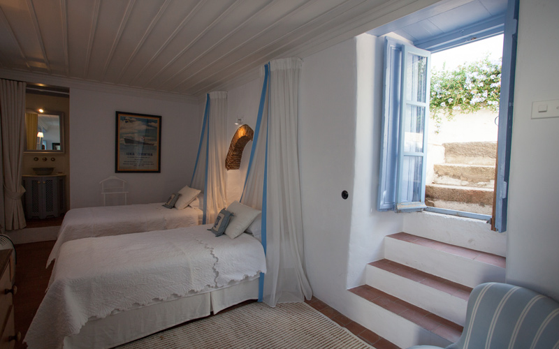 twin bedroom