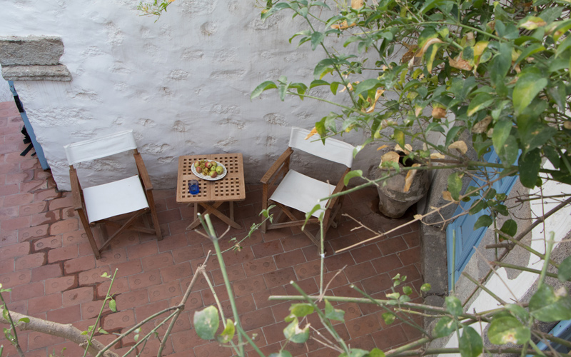 patio with lounging area