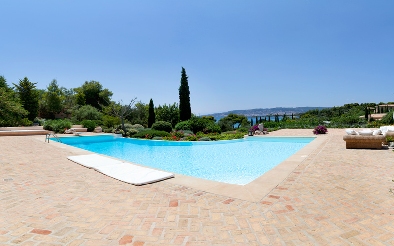 Panorama-pool-area-&-upper-level-garden