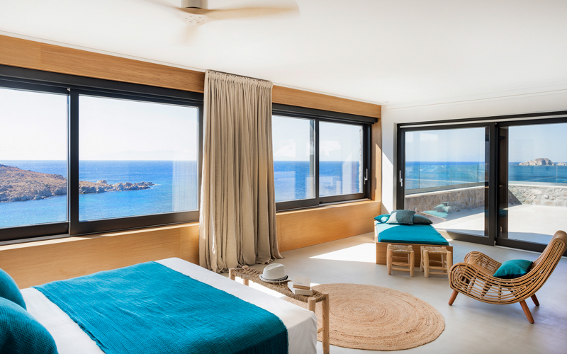 master bedroom with view to the sea