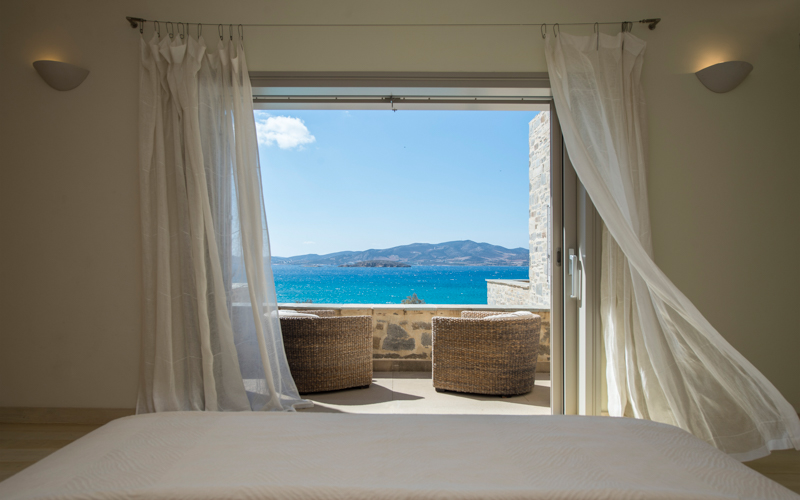 bedroom view at the sea