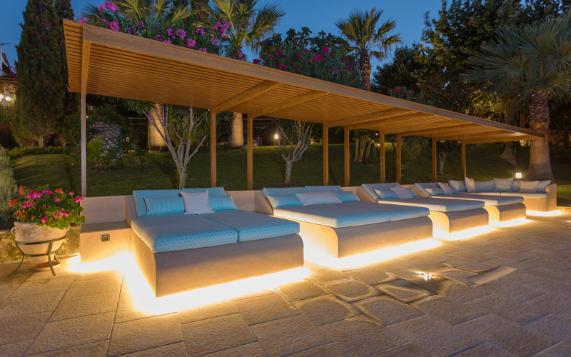 outdoor lounge beds