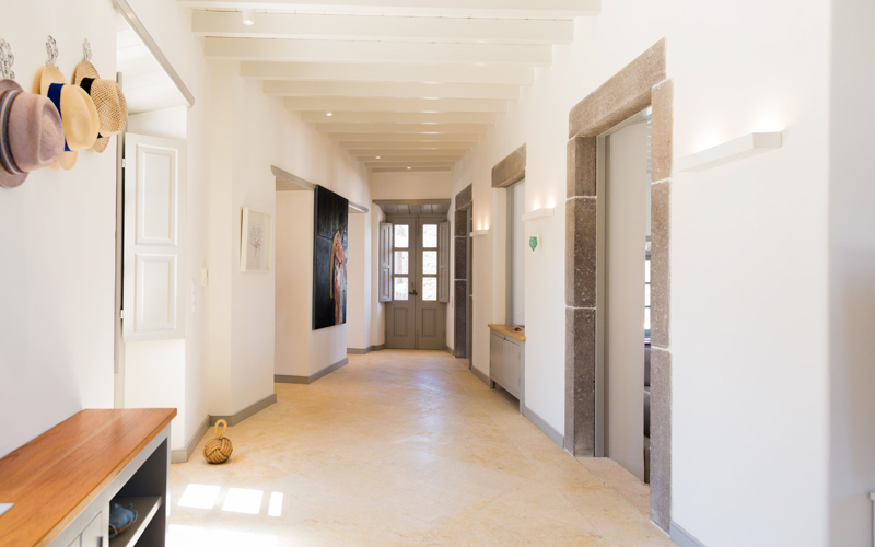corridor to bedrooms