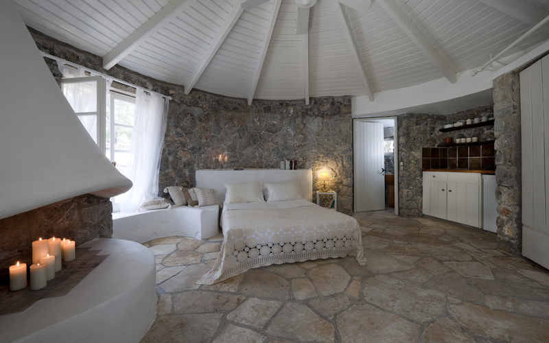 private cottage with fireplace and double bed