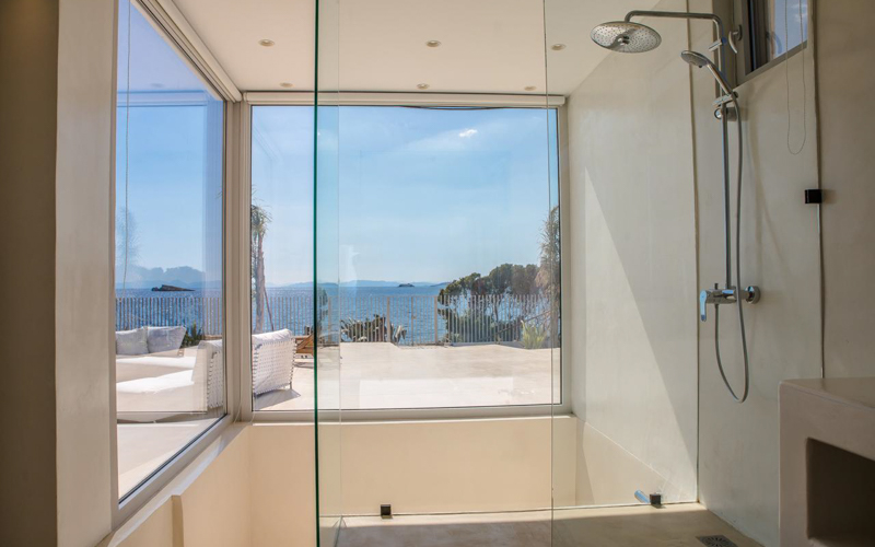 shower with sea view