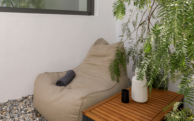 outdoor small lounge