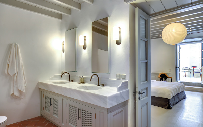 bedroom with en-suite shower room