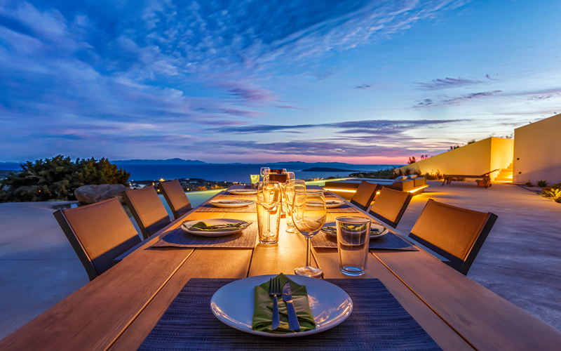 outdoor dining table