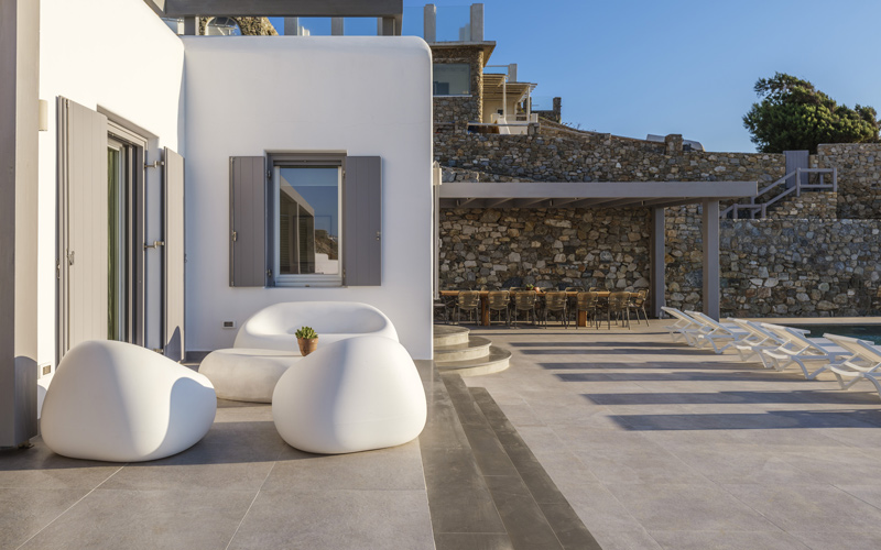 outdoor mini lounge area