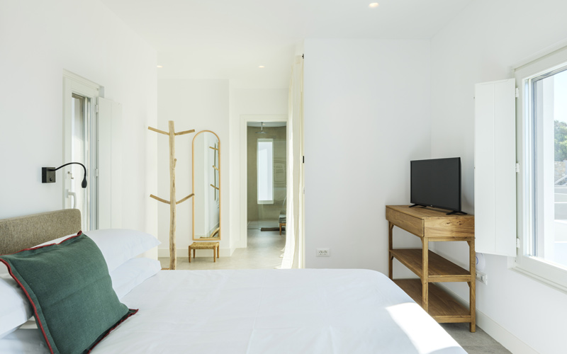bedroom with double bed