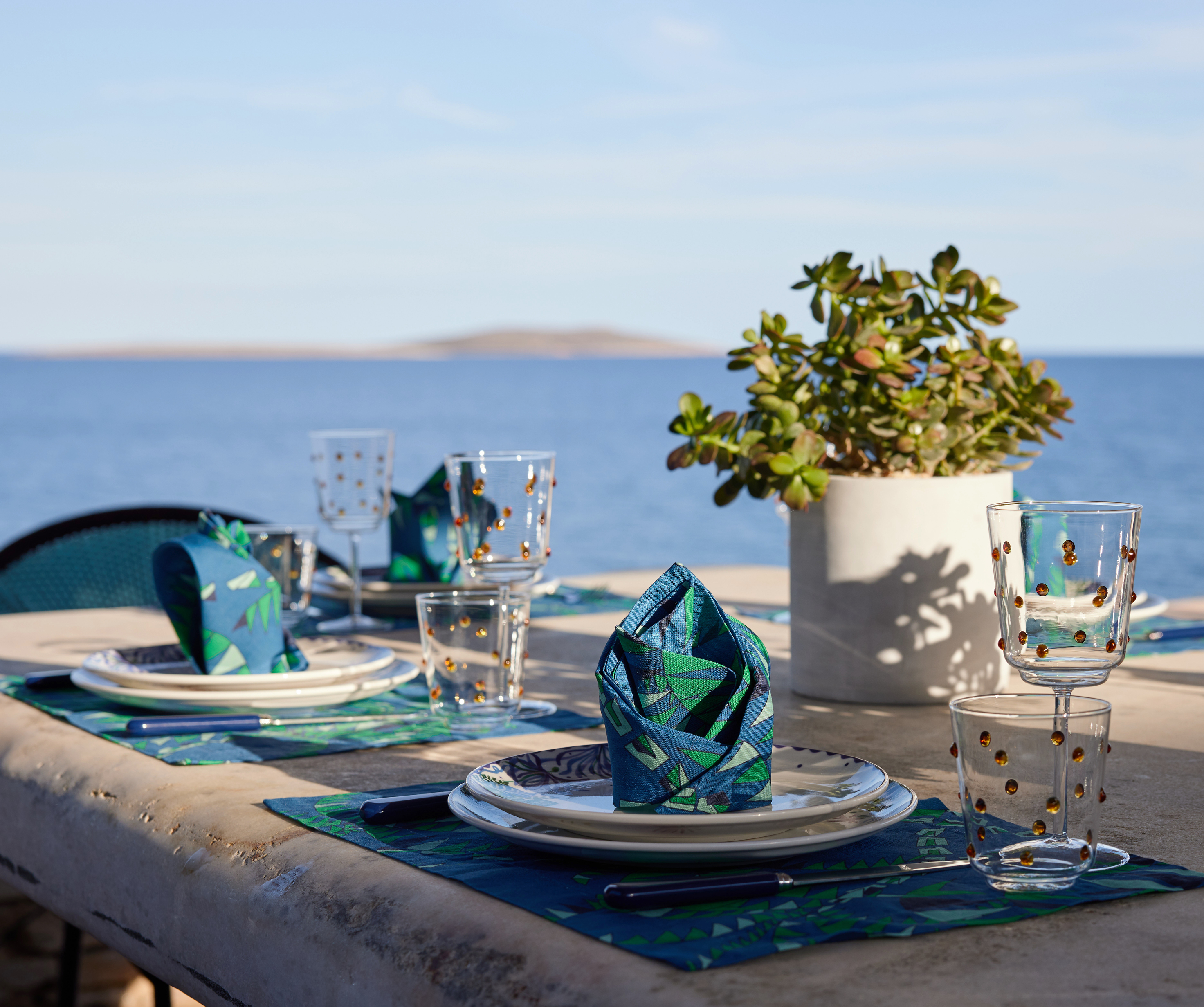 outdoor dining table