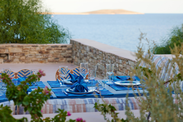 outdoor dining table