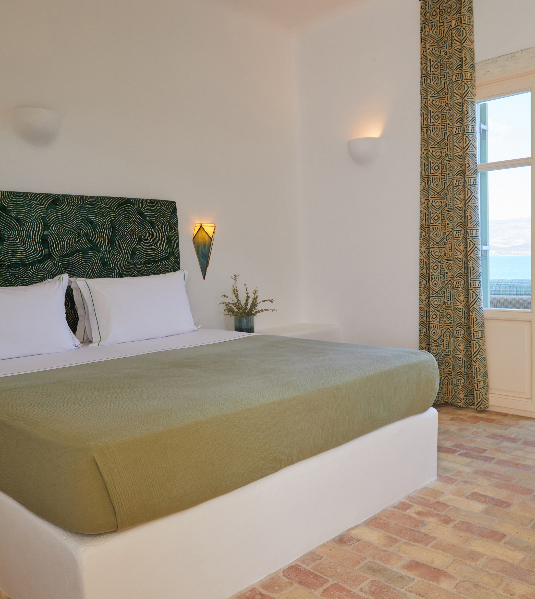 bedroom with double bed