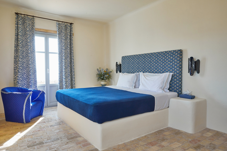 bedroom with double bed
