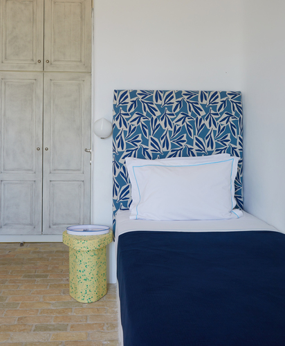 bedroom with two single beds