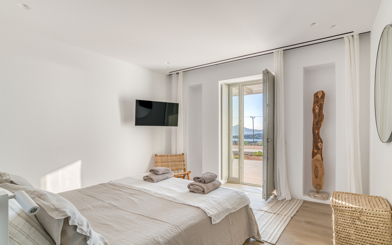 bedroom with double bed