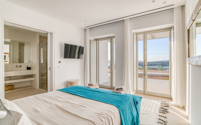 beddroom with double bed
