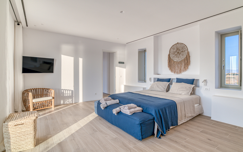 bedroom with double bed