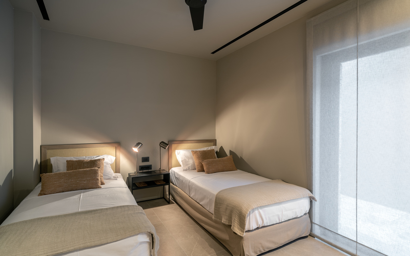 bedroom with two single beds