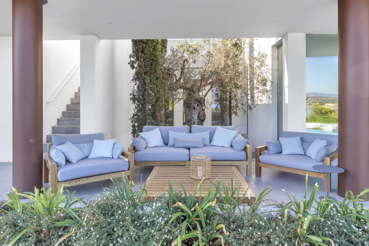 outdoor small lounge area