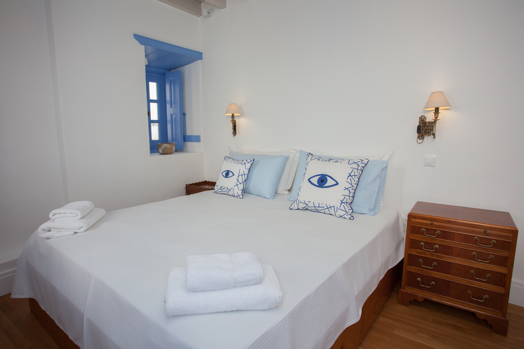 bedroom with double bed