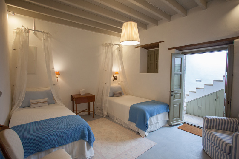 bedroom with single beds