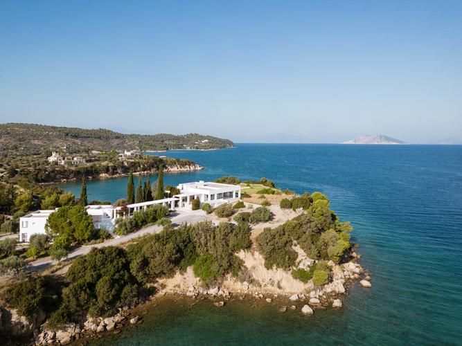 villa location by the sea