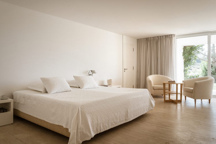 bedroom with double bed