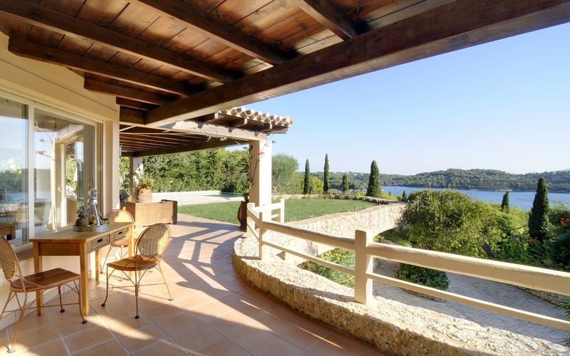 outdoor lounge area