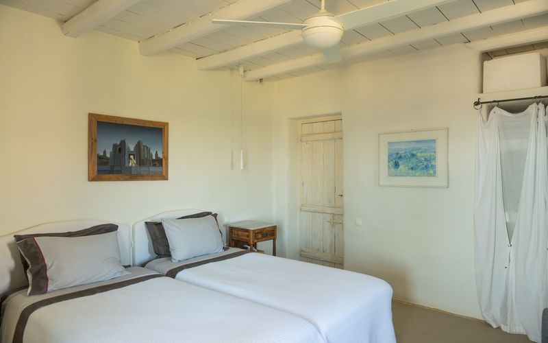 bedroom with two single beds