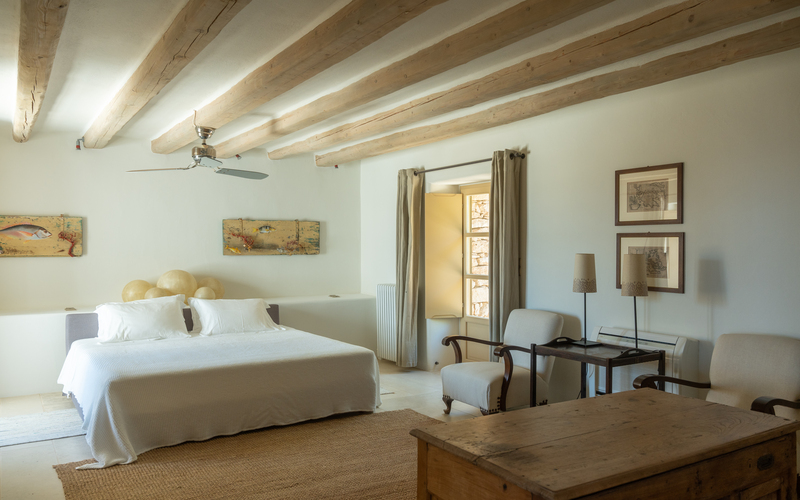 bedroom with double bed