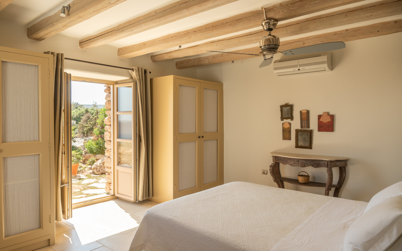 bedroom with double bed