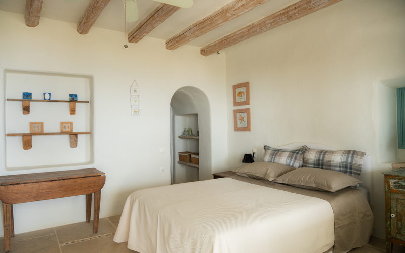 bedroom with double bed