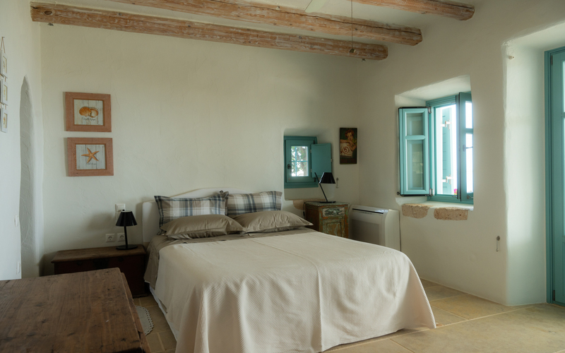bedroom with double bed