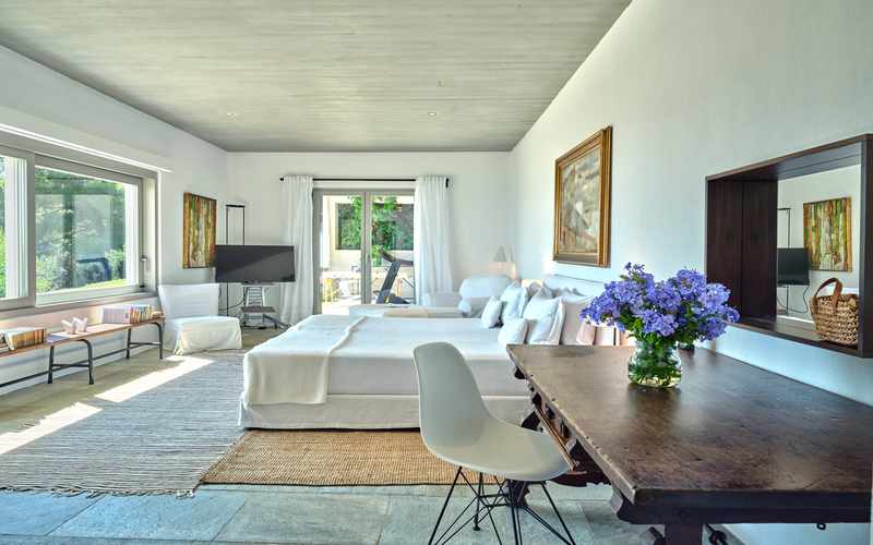 bedroom with double bed and sea view