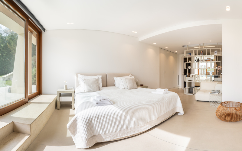 bedroom with double bed