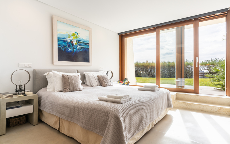 bedroom with double bed