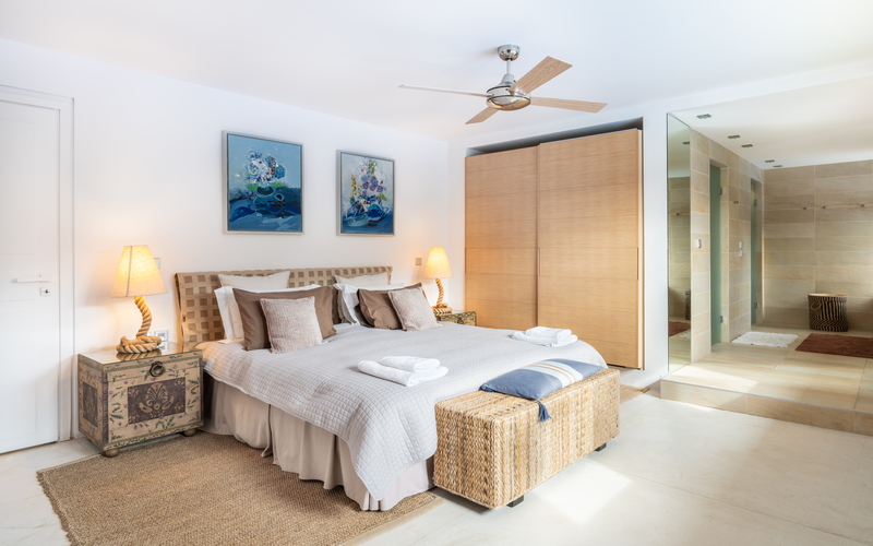 bedroom with double bed