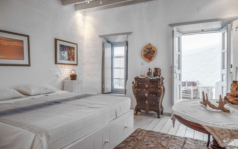 bedroom with a single bed