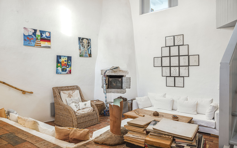 living area with fireplace