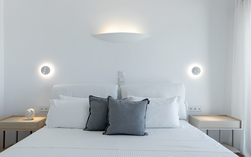 bedroom with double bed
