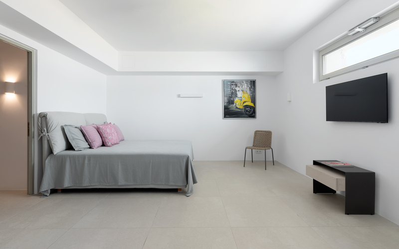 bedroom with double bed