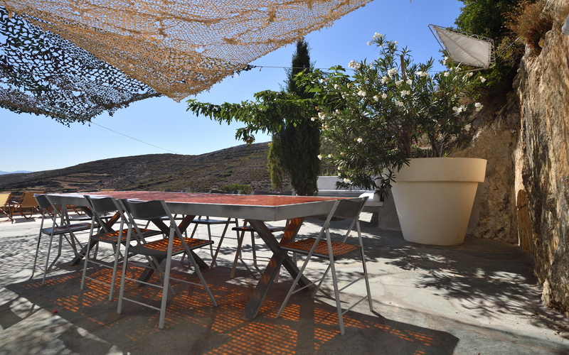 outdoor dining table