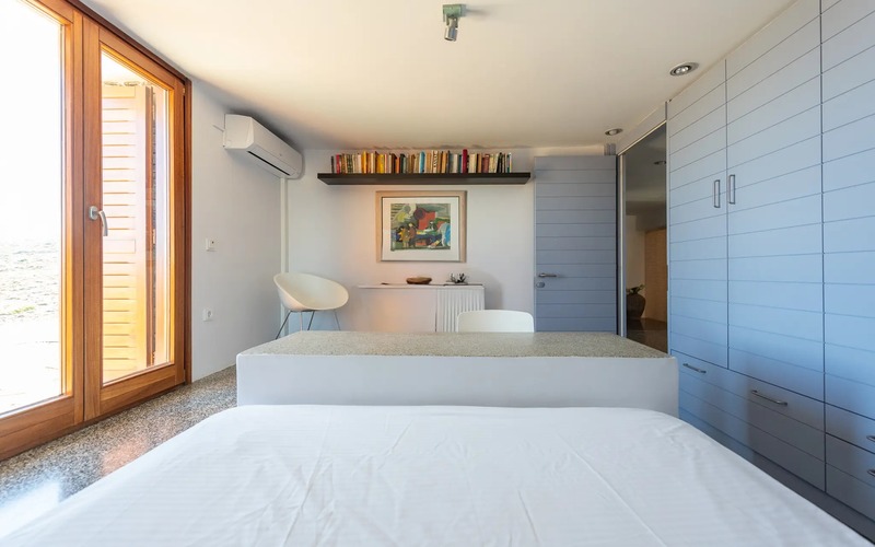 bedroom with double bed