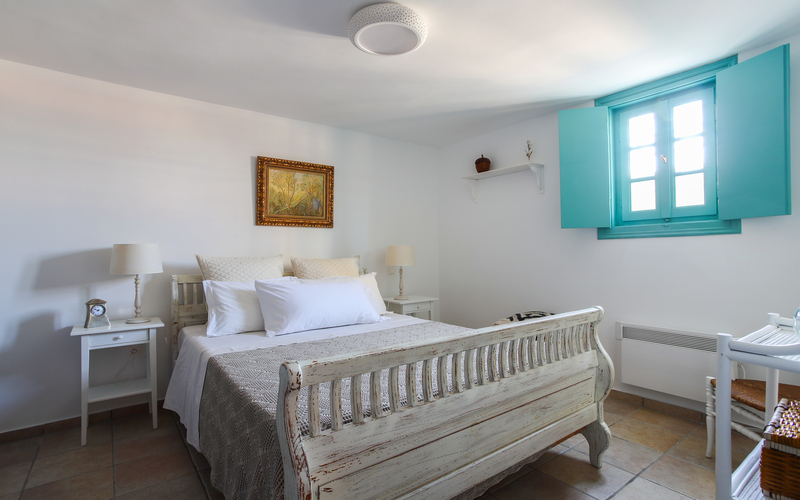 bedroom with double bed