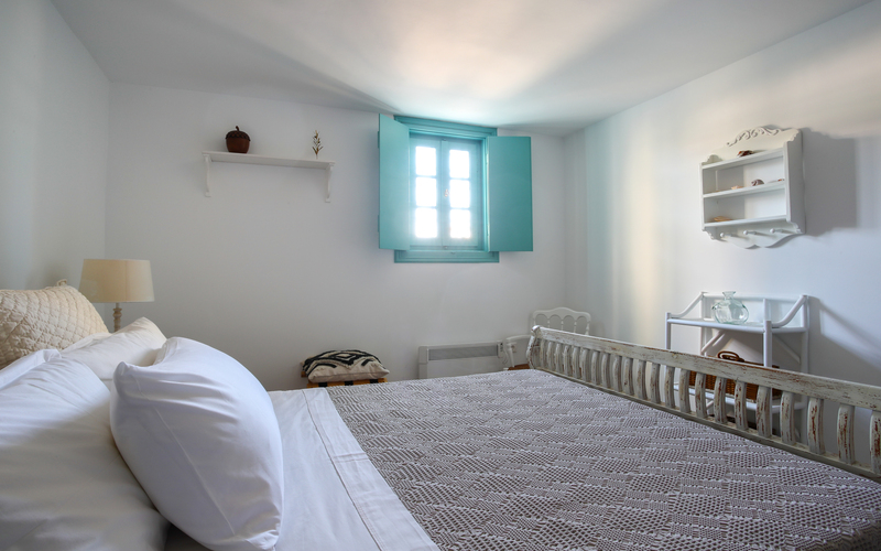 bedroom with double bed