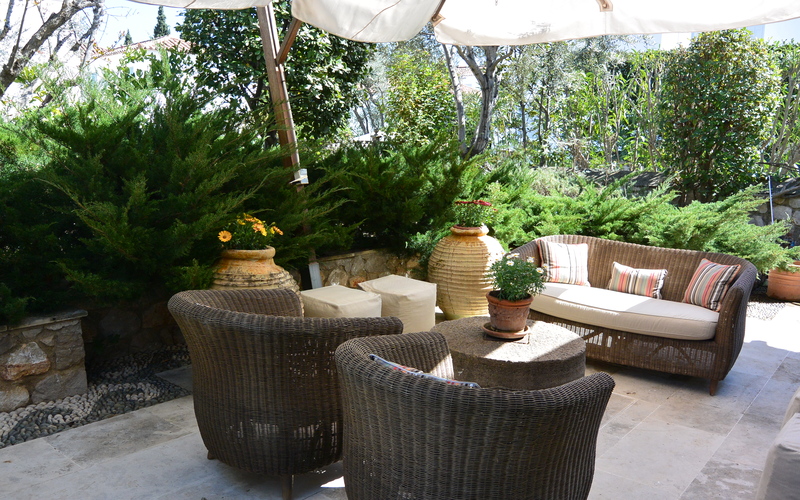 outdoor lounge area